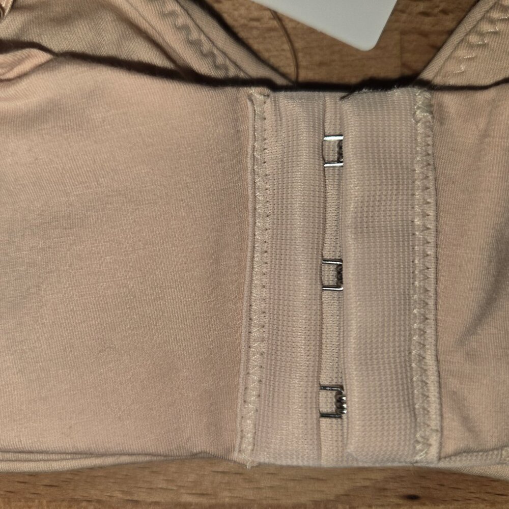 HANRO Cotton Sensation Soft Cup Bra 32C - Picture 3 of 9